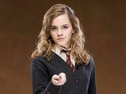 Hermione_in_castle